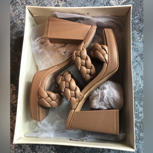 Anne Klein AKAlexander - Picture 3 of 3